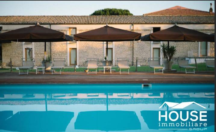 intera palazzina in vendita a Ragusa in zona Ibla