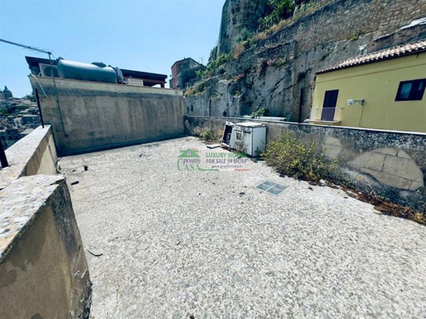 casa indipendente in vendita a Ragusa in zona Ibla