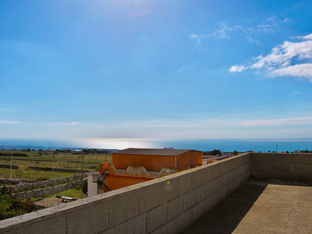 casa indipendente in vendita a Ragusa in zona Marina
