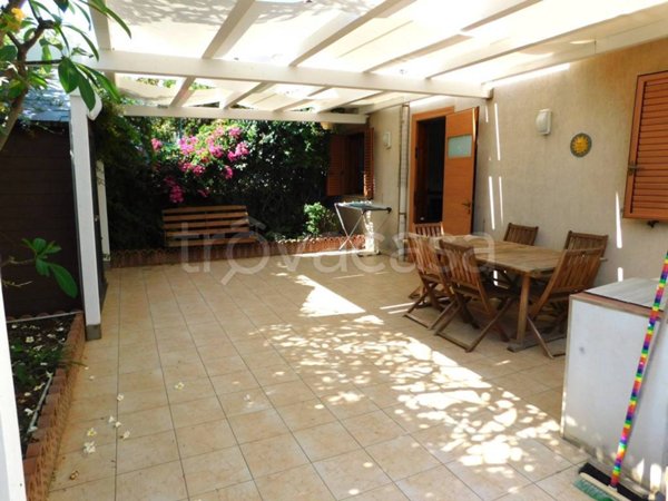 casa indipendente in vendita a Ragusa in zona Marina