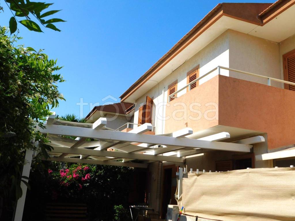 casa indipendente in vendita a Ragusa in zona Marina
