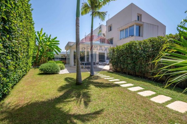 casa indipendente in vendita a Ragusa in zona Marina