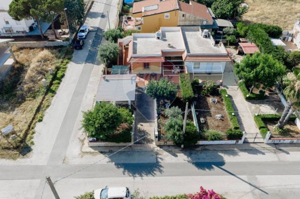 casa indipendente in vendita a Ragusa in zona Marina