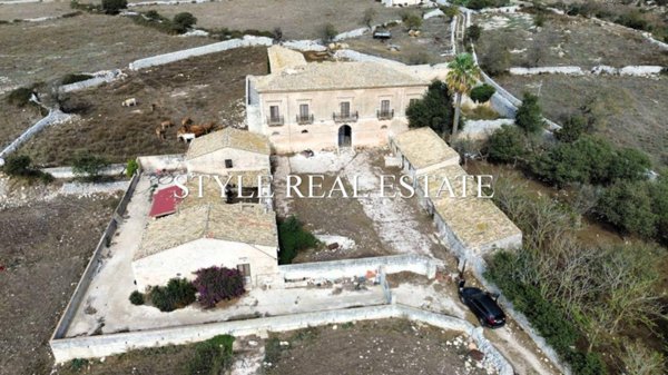 casa indipendente in vendita a Ragusa in zona Ibla