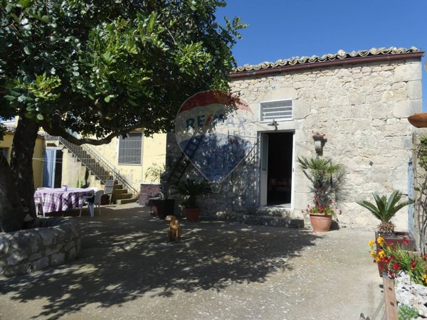 casa indipendente in vendita a Ragusa in zona San Giacomo / Bellocozzo
