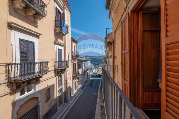 casa indipendente in vendita a Ragusa in zona Ibla