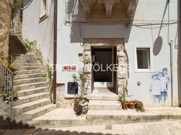 casa indipendente in vendita a Ragusa in zona Ibla