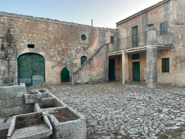 casa indipendente in vendita a Ragusa