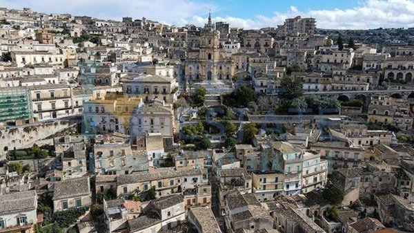 negozio in vendita a Ragusa in zona Ragusa Centro