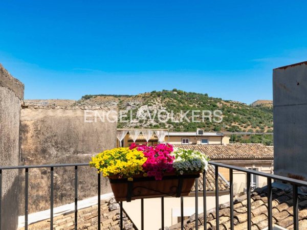 casa indipendente in vendita a Ragusa in zona Ibla