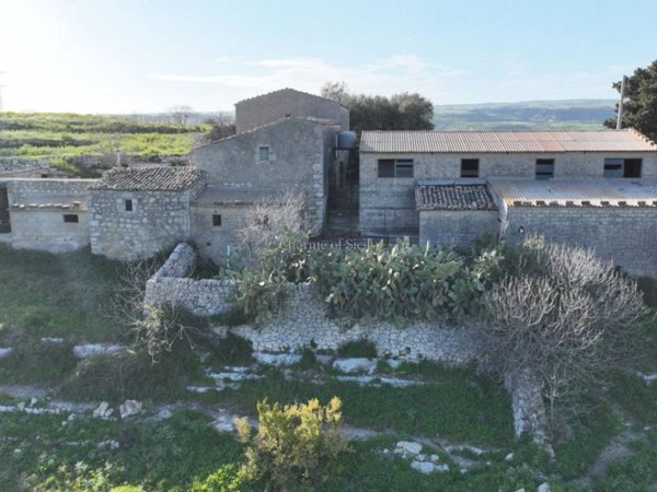 casa indipendente in vendita a Ragusa in zona San Giacomo / Bellocozzo