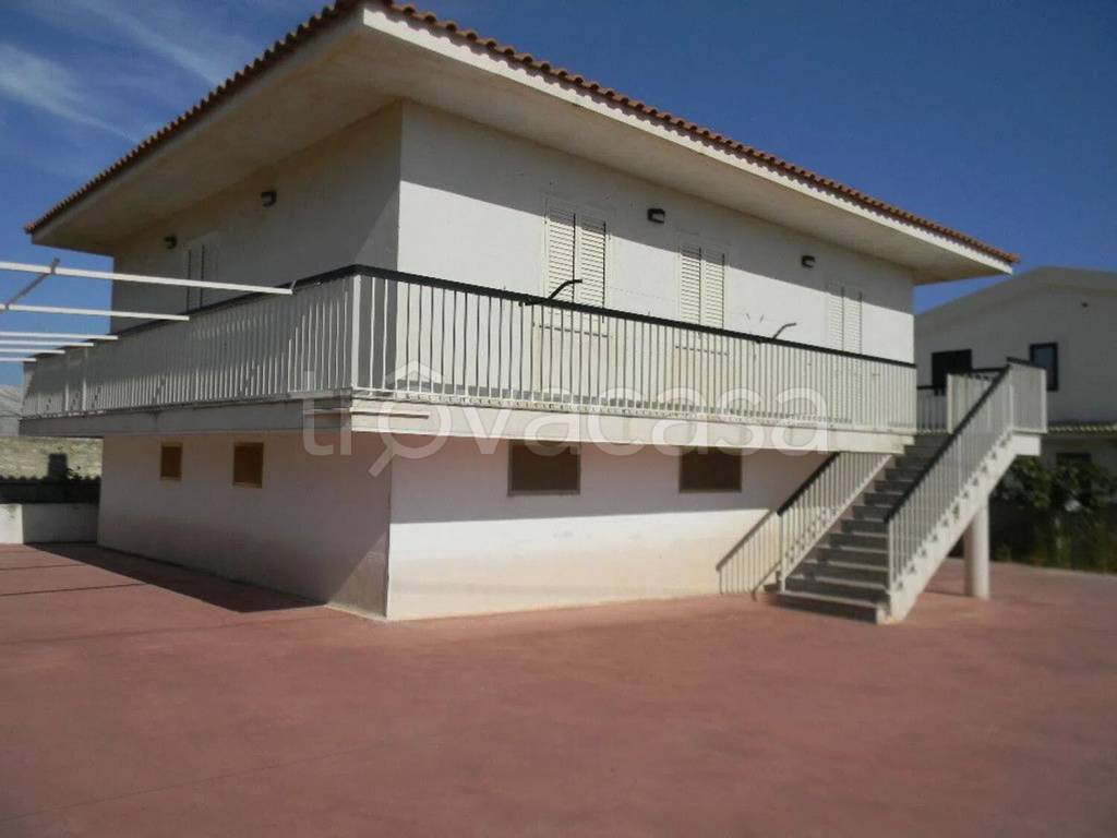 casa indipendente in vendita a Ragusa in zona Marina