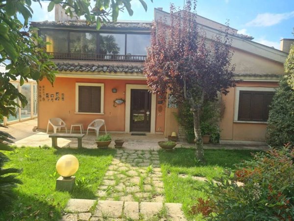 casa indipendente in vendita a Ragusa