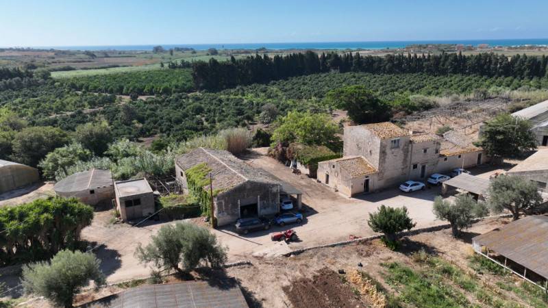 casa indipendente in vendita a Ragusa in zona Marina