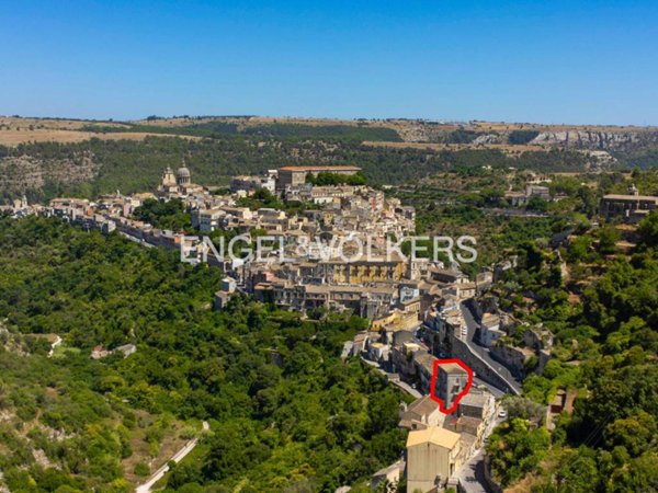 casa indipendente in vendita a Ragusa in zona Ibla