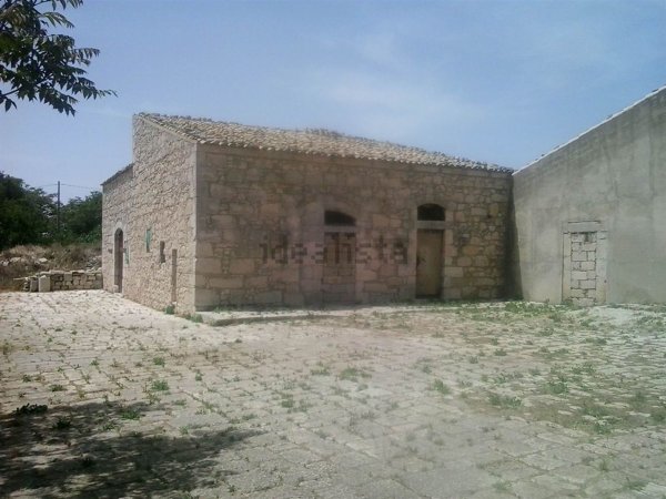 casa indipendente in vendita a Ragusa