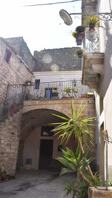 casa indipendente in vendita a Ragusa in zona Ibla