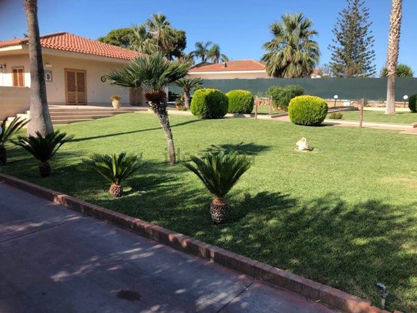 casa indipendente in vendita a Ragusa in zona Marina