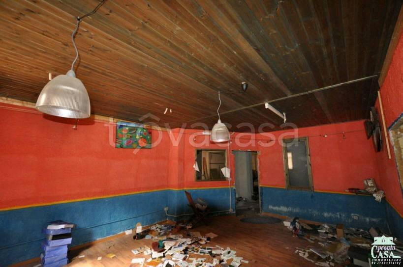 locale commerciale in vendita a Ragusa