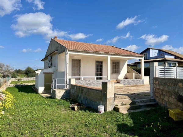 casa indipendente in vendita a Ragusa in zona Marina