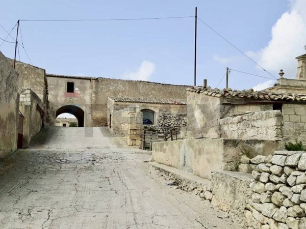 casa indipendente in vendita a Ragusa in zona San Giacomo / Bellocozzo