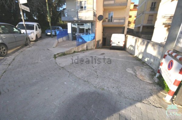 locale commerciale in vendita a Ragusa