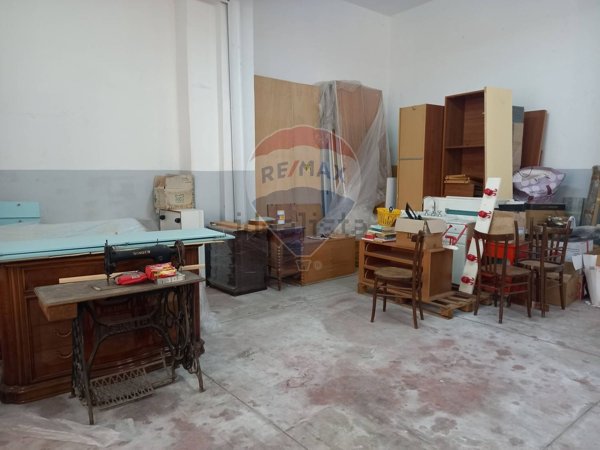 locale commerciale in vendita a Ragusa in zona Ragusa Centro
