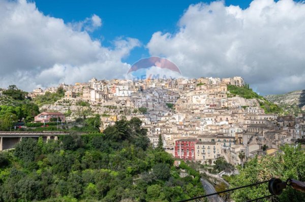 casa indipendente in vendita a Ragusa in zona Ibla
