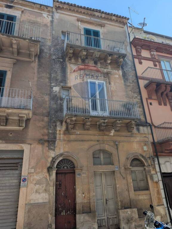 casa indipendente in vendita a Ragusa in zona Ragusa Centro
