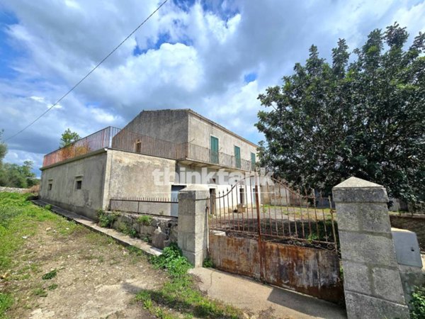 casa indipendente in vendita a Ragusa in zona San Giacomo / Bellocozzo