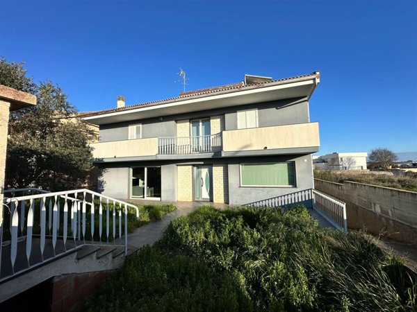 casa indipendente in vendita a Ragusa