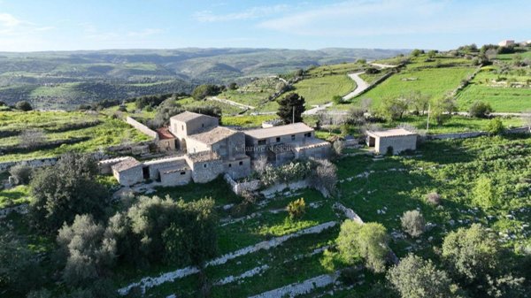 casa indipendente in vendita a Ragusa in zona Ibla