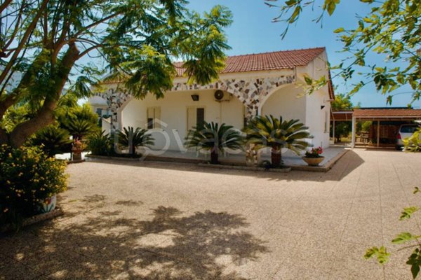 casa indipendente in vendita a Ragusa in zona Marina