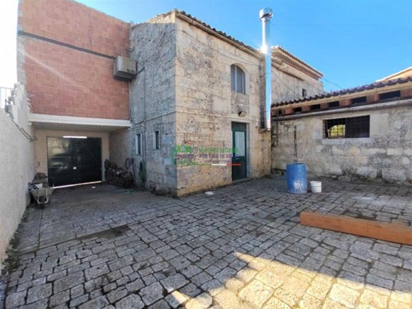 casa indipendente in vendita a Ragusa in zona Pizzillo