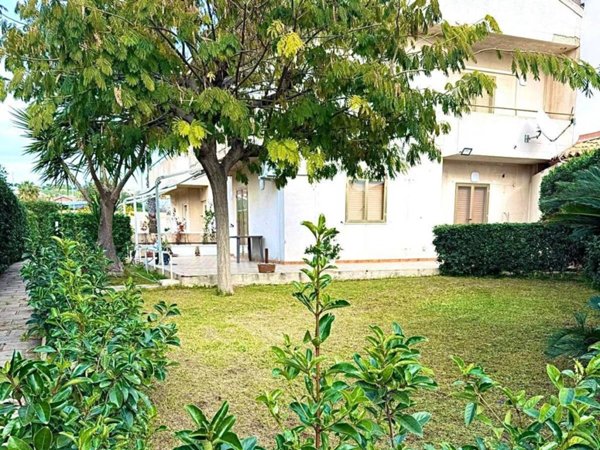 casa indipendente in vendita a Ragusa in zona Marina