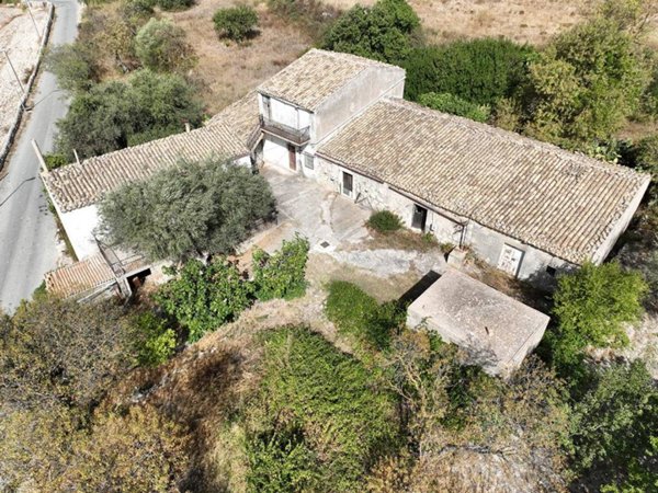 casa indipendente in vendita a Ragusa in zona San Giacomo / Bellocozzo