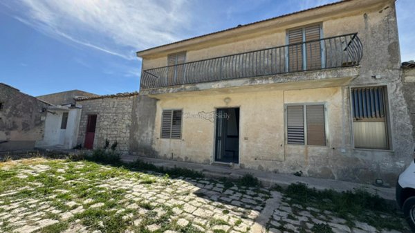 casa indipendente in vendita a Ragusa in zona San Giacomo / Bellocozzo