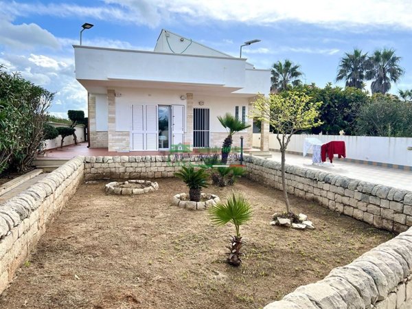 casa indipendente in vendita a Ragusa
