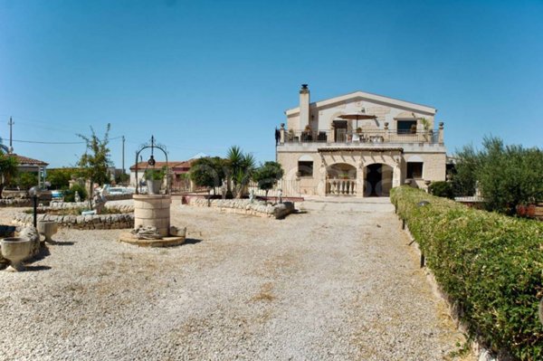 casa indipendente in vendita a Ragusa