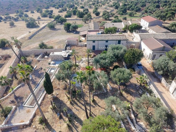 casa indipendente in vendita a Ragusa in zona Marina