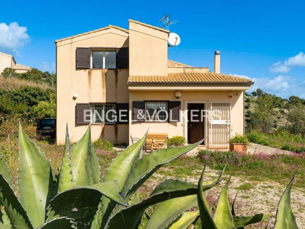 casa indipendente in vendita a Ragusa in zona Ibla