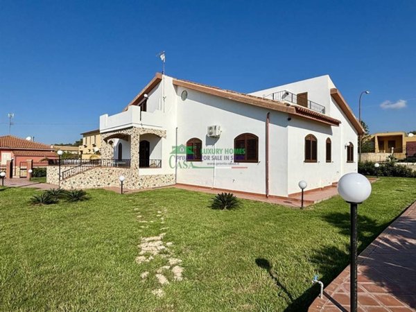 casa indipendente in vendita a Ragusa in zona Marina