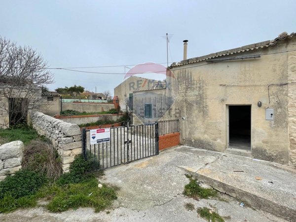casa indipendente in vendita a Ragusa in zona San Giacomo / Bellocozzo