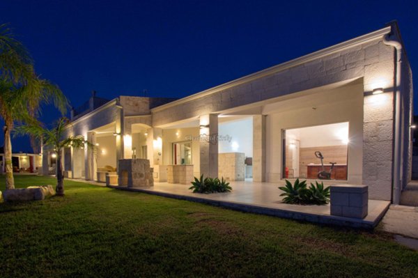 casa indipendente in vendita a Ragusa in zona Marina