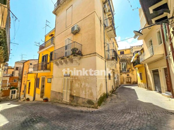 casa indipendente in vendita a Ragusa in zona Ragusa Centro
