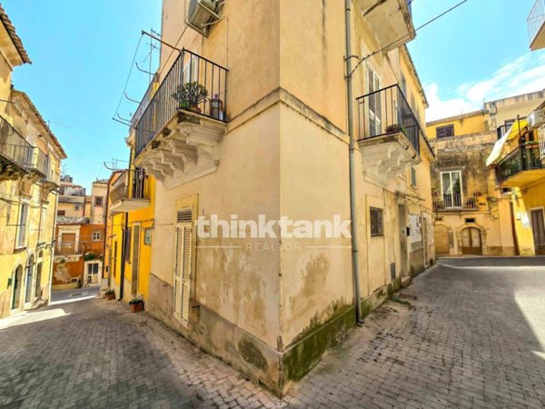 casa indipendente in vendita a Ragusa in zona Ragusa Centro