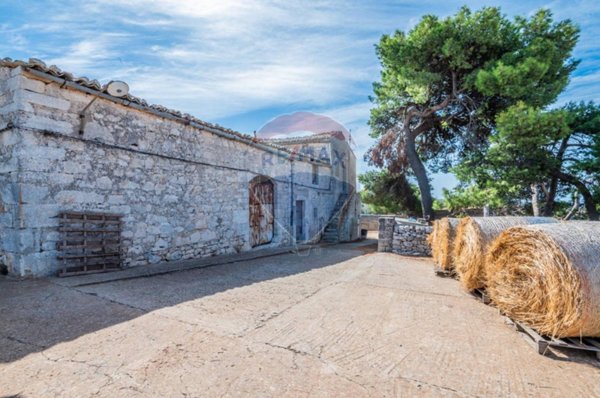 casale in vendita a Ragusa in zona Marina