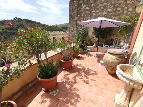 casa indipendente in vendita a Ragusa in zona Ibla