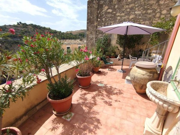 casa indipendente in vendita a Ragusa in zona Ibla
