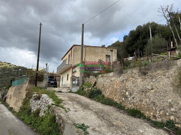casa indipendente in vendita a Ragusa